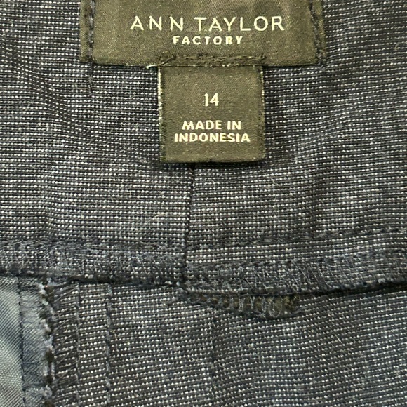 Ann Taylor lightweight trousers. Size 14 - Picture 4 of 4